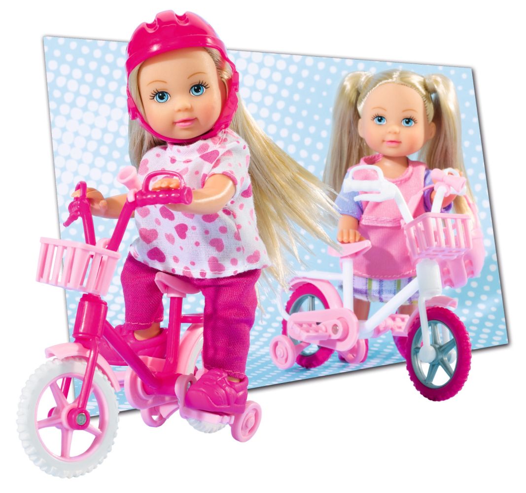 Bábika Evička na bicykli